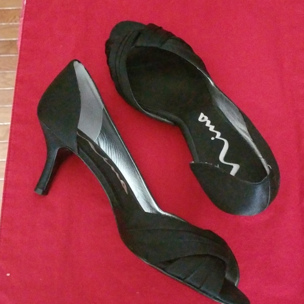 Nina open toe pump